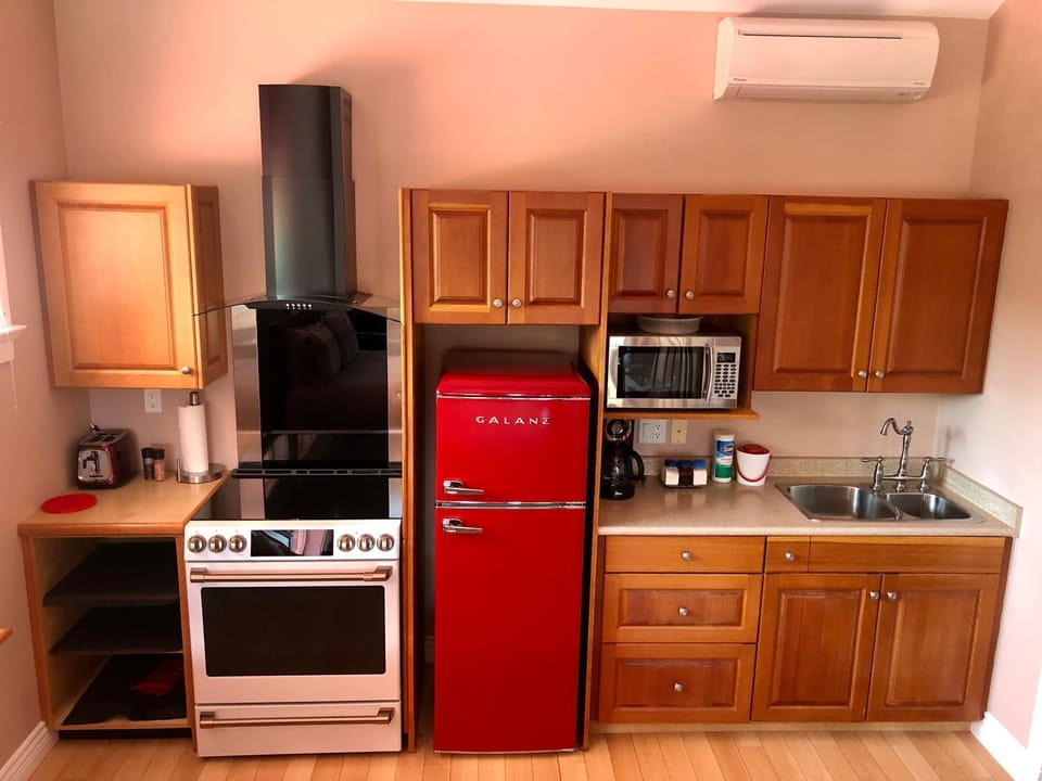 Coffee/tea facilities, Kitchen or kitchenette