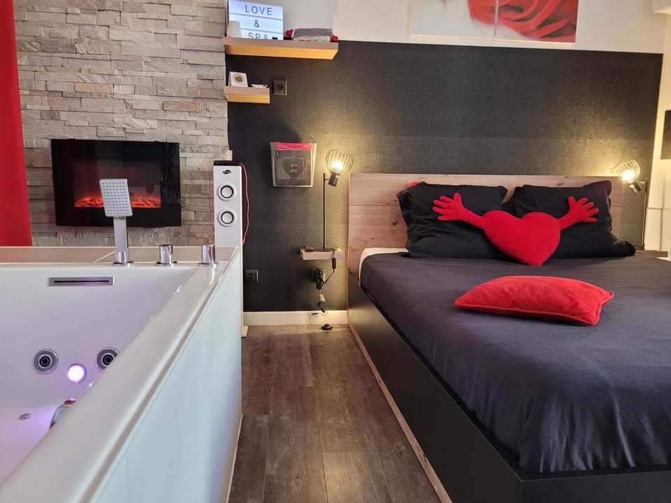 Photo of the whole room, Bedroom