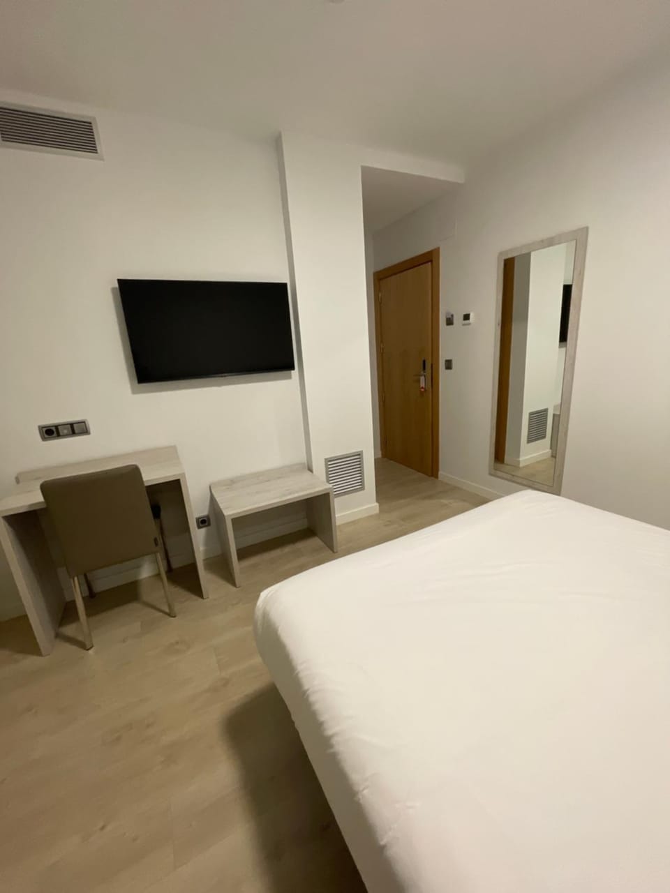 Bed, Photo of the whole room