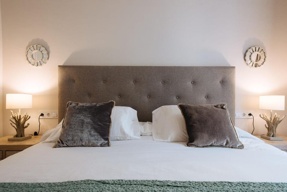 Hostly Aponte exclusive apartment-Center-Fibre-Parking Optional-CLess Apartment in Seville