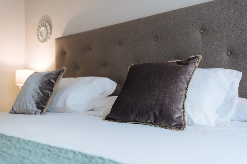Hostly Aponte exclusive apartment-Center-Fibre-Parking Optional-CLess Apartment in Seville