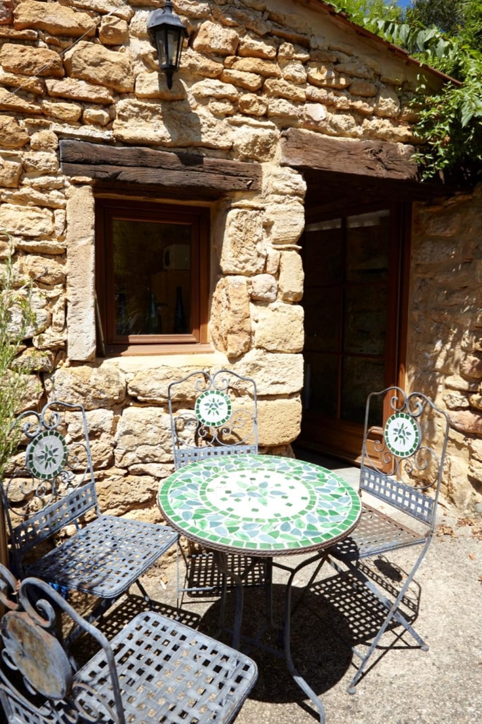 Patio, Facade/entrance, Dining area, Meals