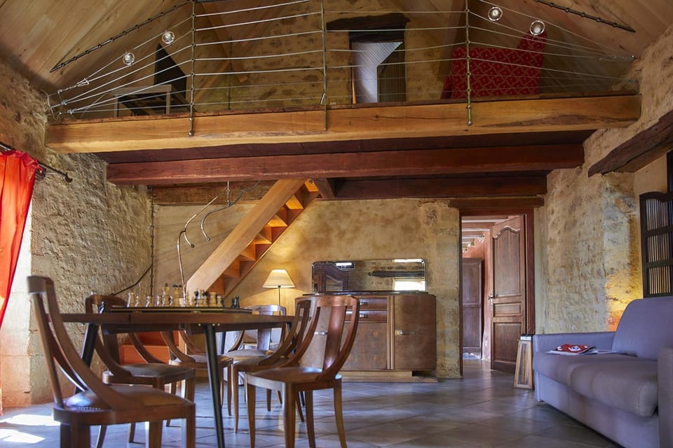 Living room, Lounge or bar, Decorative detail, Seating area, Dining area
