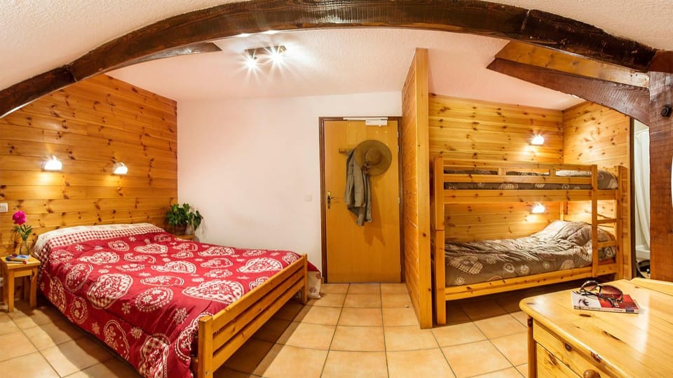 Photo of the whole room, bunk bed