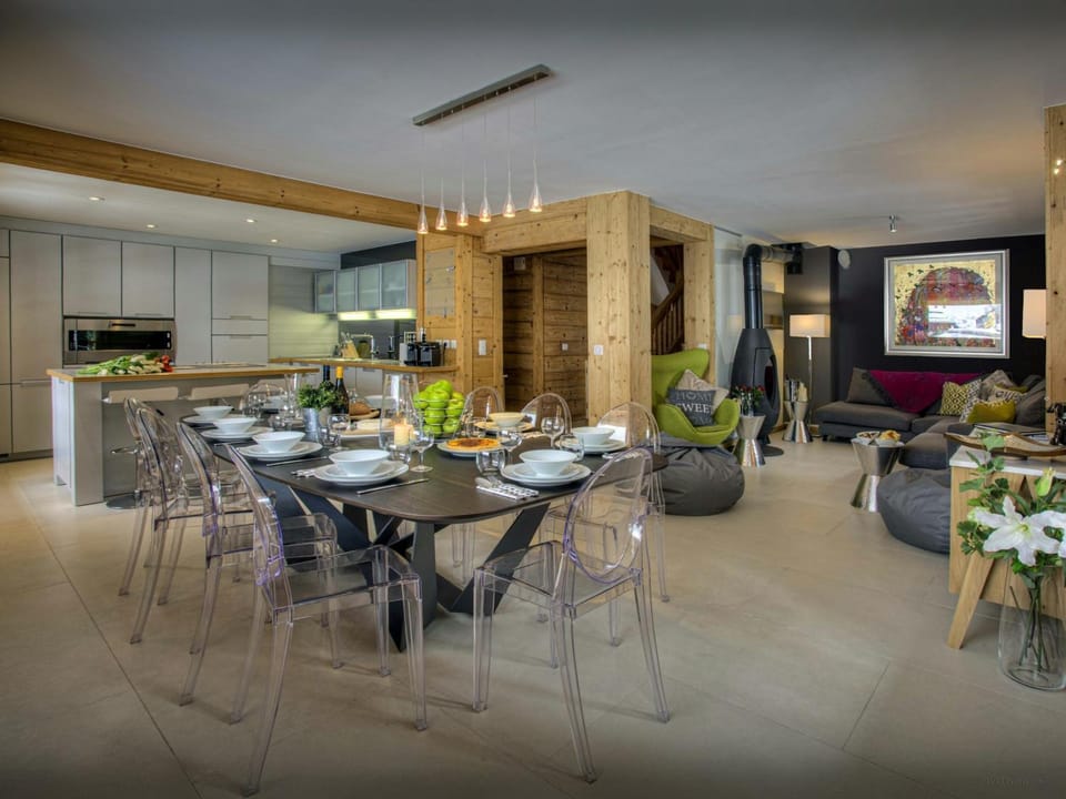 Living room, Seating area, Dining area