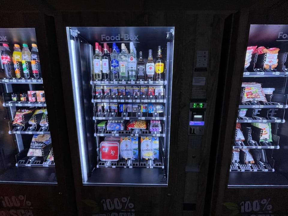 On-site shops, Supermarket/grocery shop, Shopping Area, Drinks, Alcoholic drinks