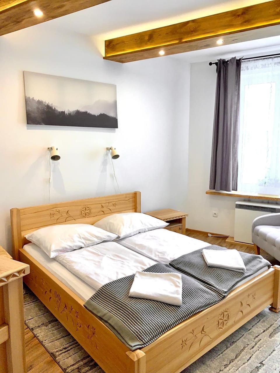 Bed, Photo of the whole room, Decorative detail, Bedroom