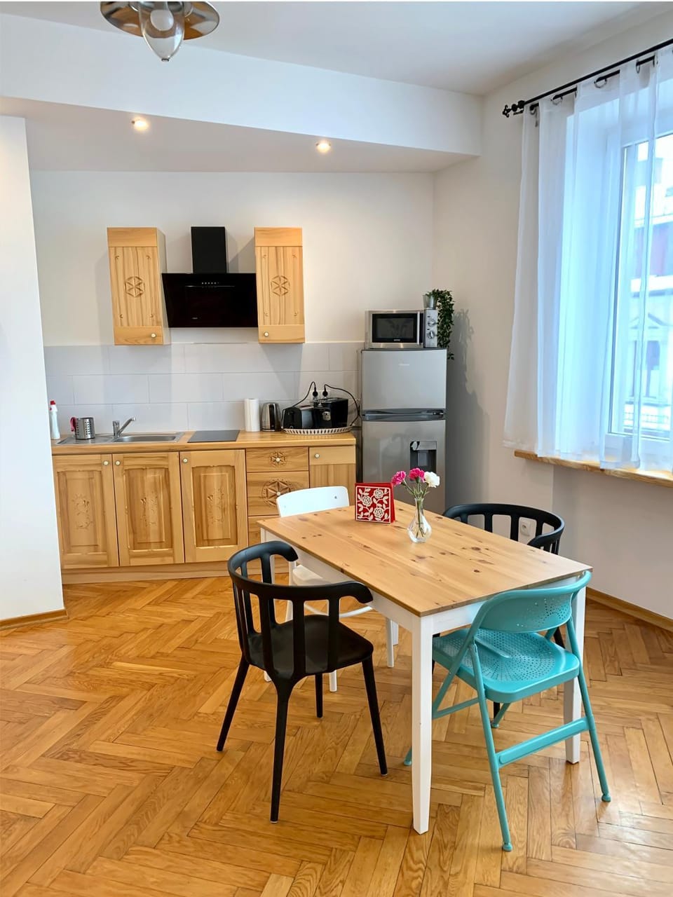 Coffee/tea facilities, Kitchen or kitchenette, Seating area