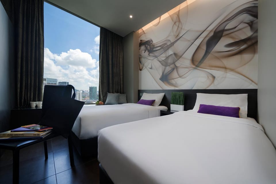 Bed, Photo of the whole room, City view