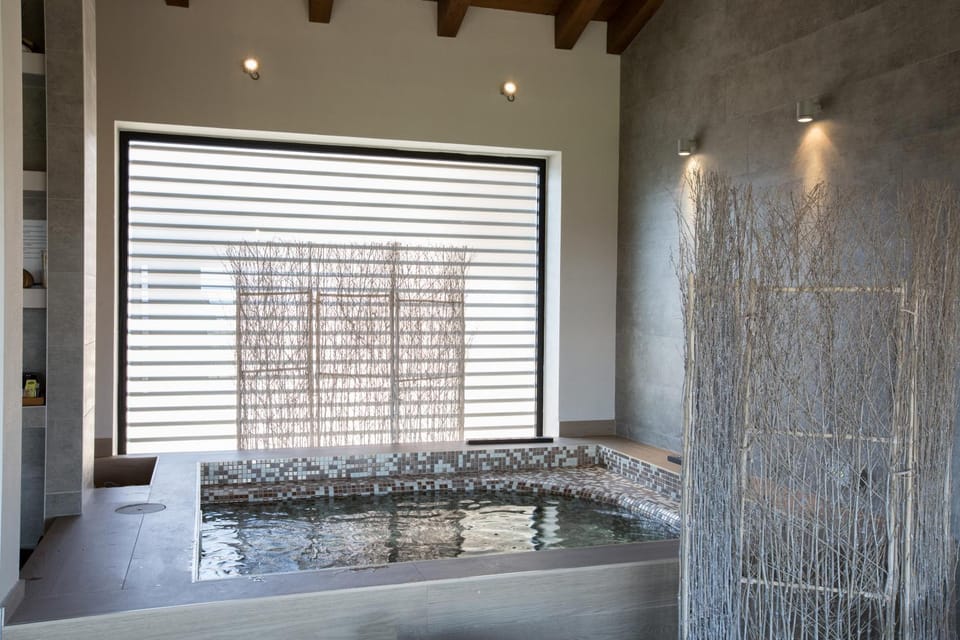 Hot Tub, Hot Tub