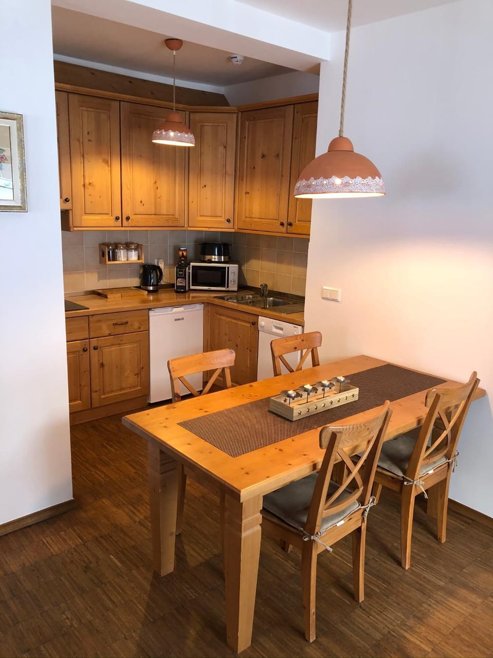 Kitchen or kitchenette, Dining area