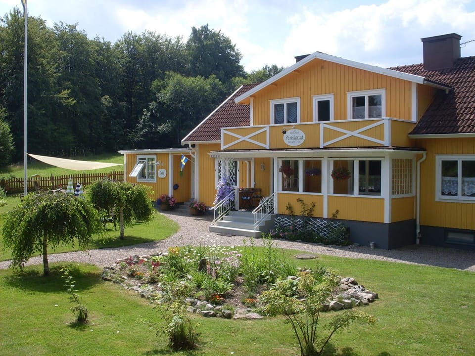 Facade/entrance, Summer, Garden