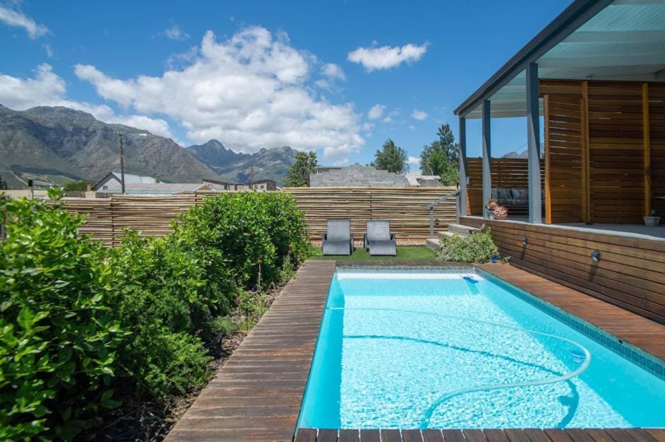 Garden, Balcony/Terrace, Seating area, Garden view, Mountain view, Swimming pool