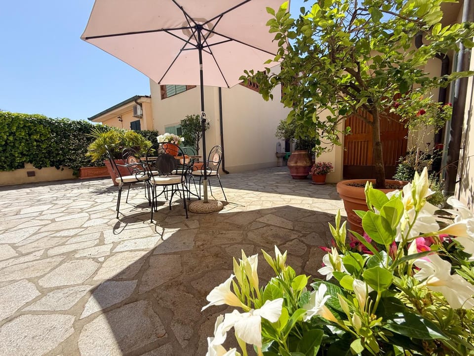 Property building, Day, Summer, Garden, Garden, Garden view, Garden view, room service