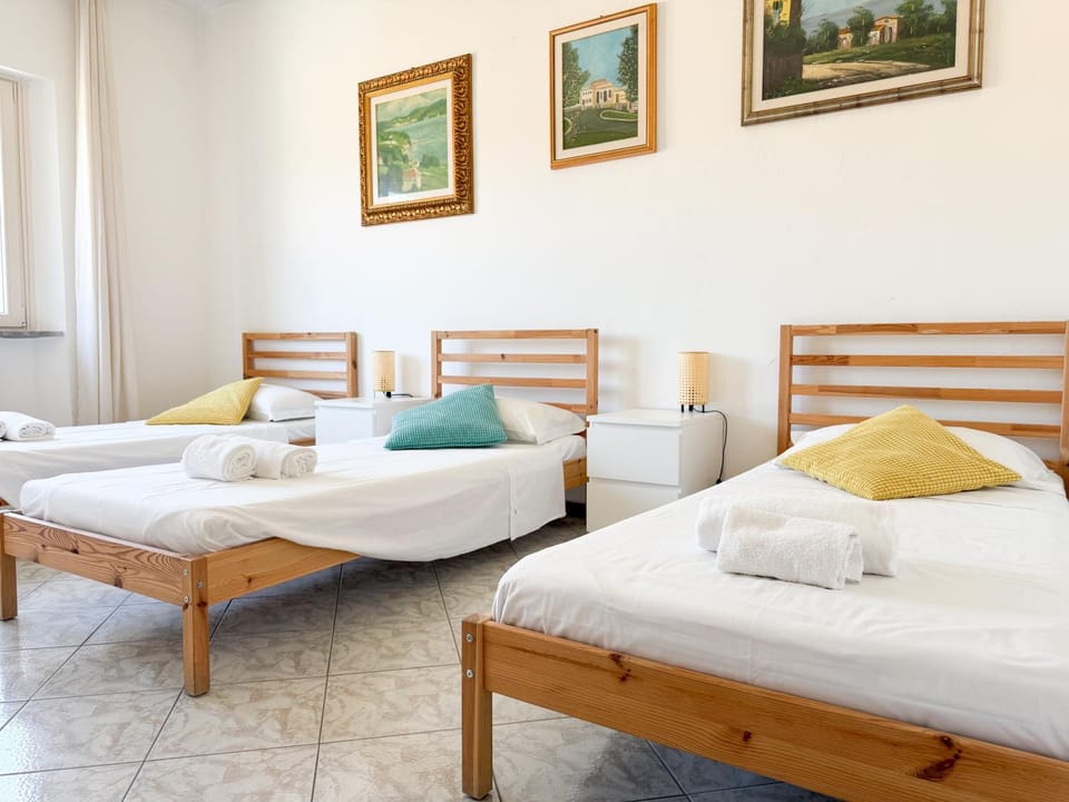 Bed, Photo of the whole room, Decorative detail, Bedroom, towels
