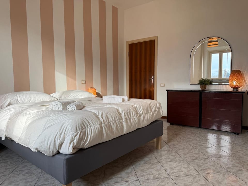 Bed, Decorative detail, Bedroom, locker, locker