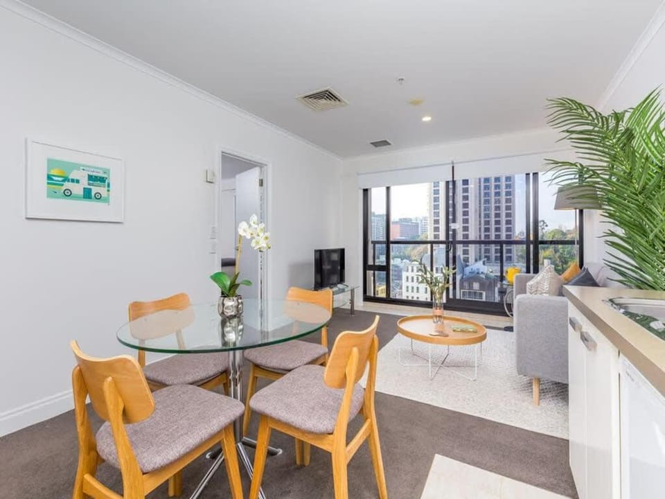 Cozy City Apt with Pool, Gym & View by Zodiak Stays Apartment in Auckland
