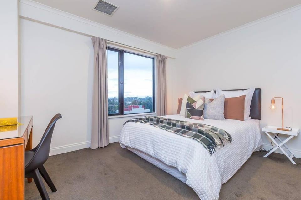 Stylish 1BR with Lovely Views, Pool & Gym by Zodiak Stays Apartment in Auckland