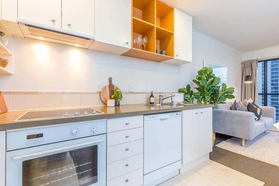 Stylish 1BR with Lovely Views, Pool & Gym by Zodiak Stays Apartment in Auckland