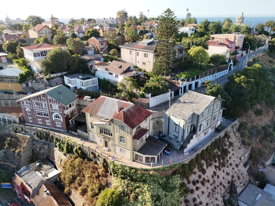 B&B Patrimonial Little Castle Bed and Breakfast in Valparaiso