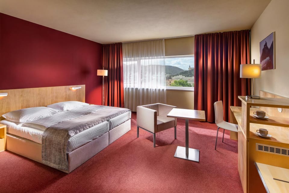 Bed, Photo of the whole room, Seating area, Bedroom