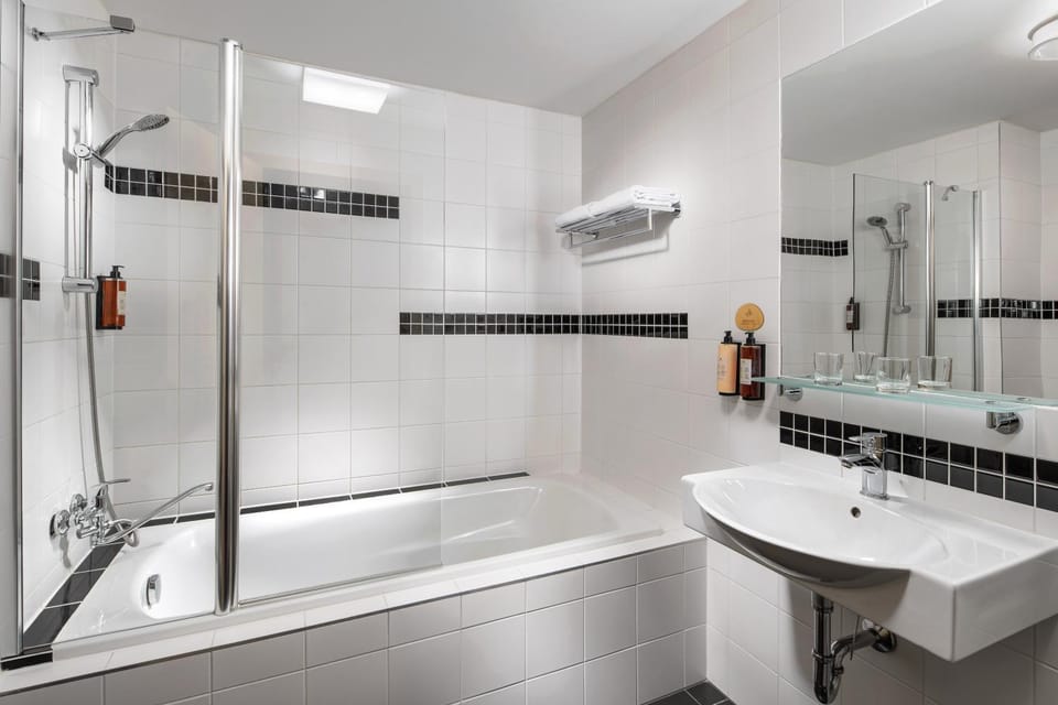 Shower, Bathroom, Bath, towels