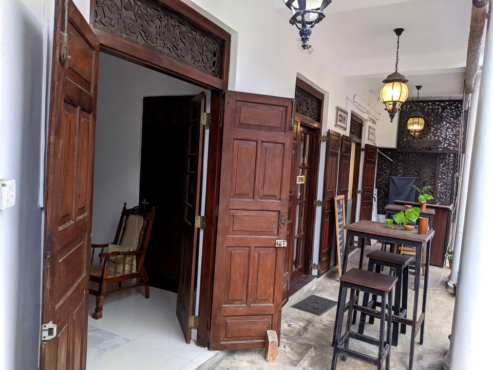 Property building, Restaurant/places to eat