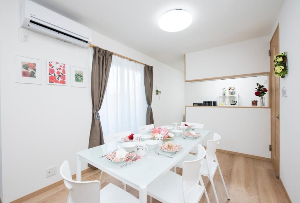 Kitchen or kitchenette, Dining area, air conditioner