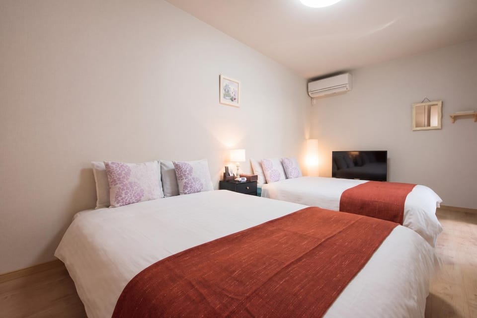 Bed, Photo of the whole room, Bedroom, air conditioner
