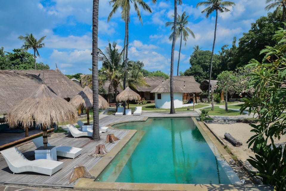 Property building, Day, Garden, Swimming pool