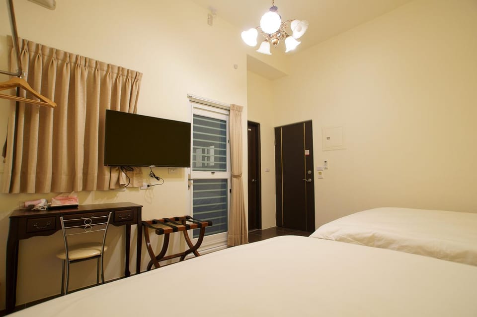 輕旅村-台東輕旅 電梯民宿 臺東縣民宿編號1372號 Bed and Breakfast in Taiwan, Province of China