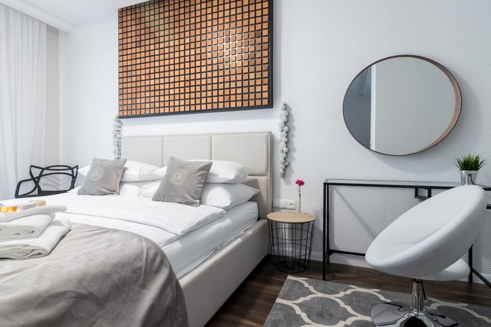 Bed, Living room, Photo of the whole room, Seating area, Bedroom