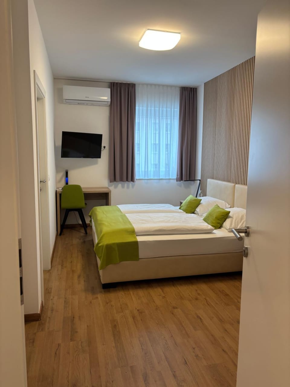 Bed, Bedroom, air conditioner