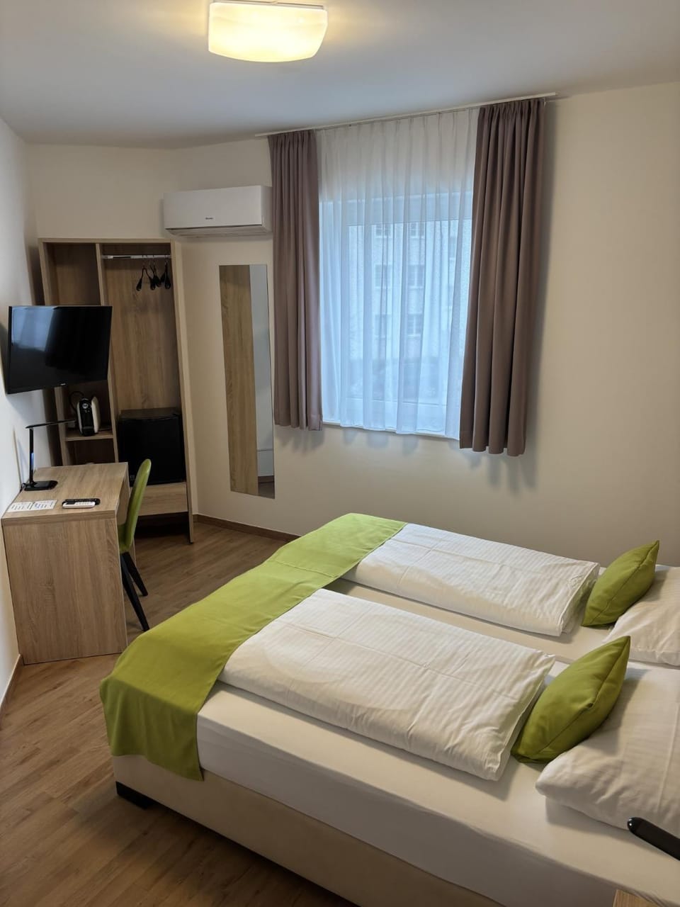 Bed, air conditioner