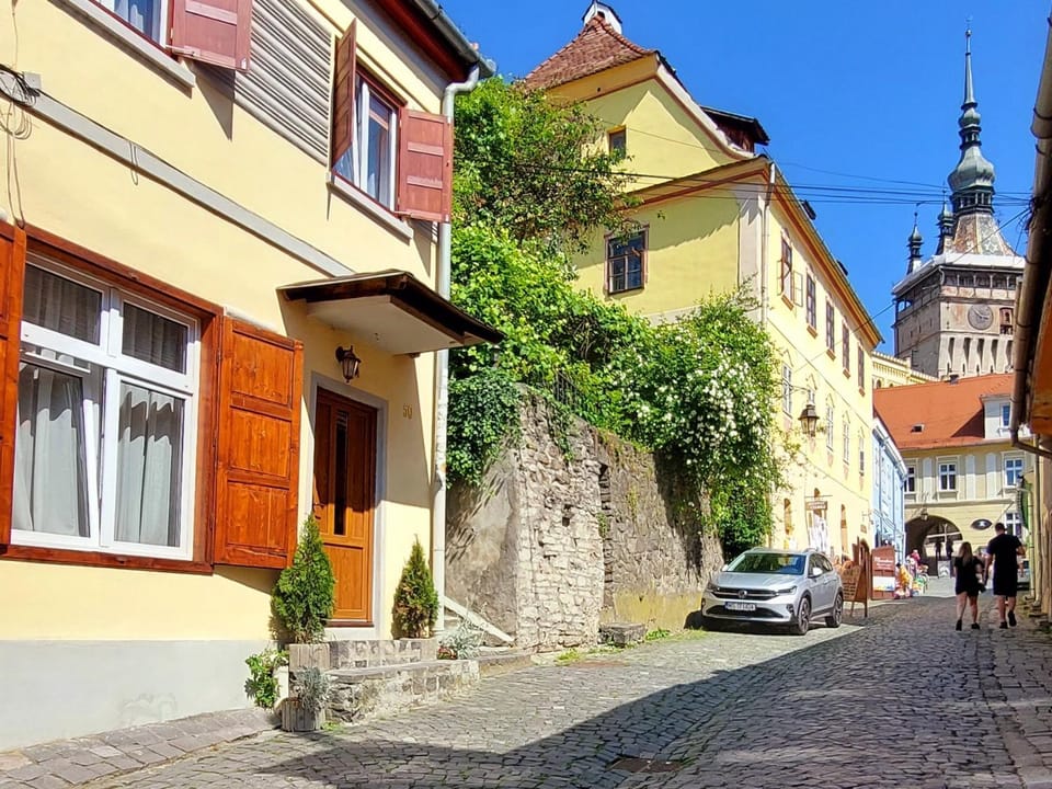 Property building, Day, Neighbourhood, City view, Landmark view, Street view, Location, Parking