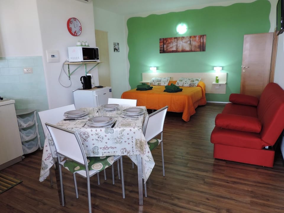 Dining area, Bedroom