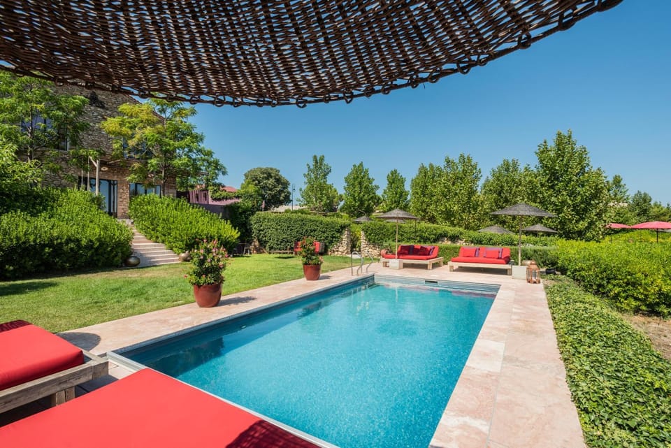 Spring, Day, Garden, Swimming pool, sunbed