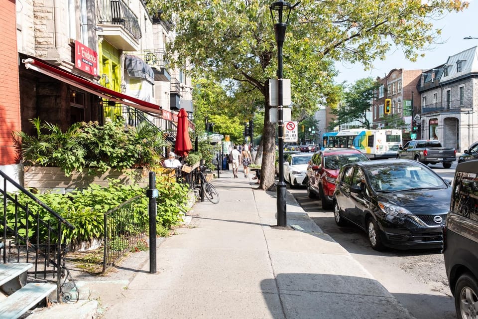 Montreal Styled 2 BR Apartment on St-Denis Street Apartment in Laval