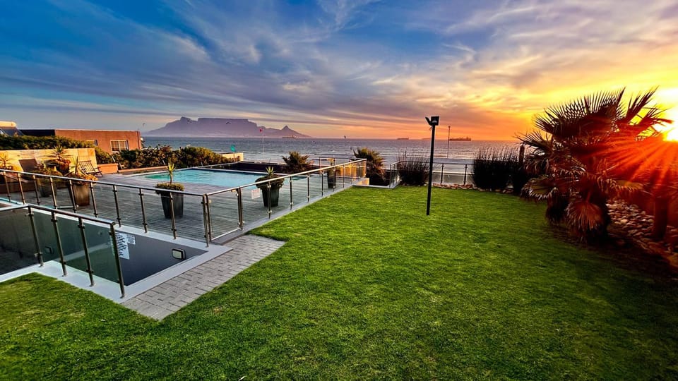Mountain view, Sea view