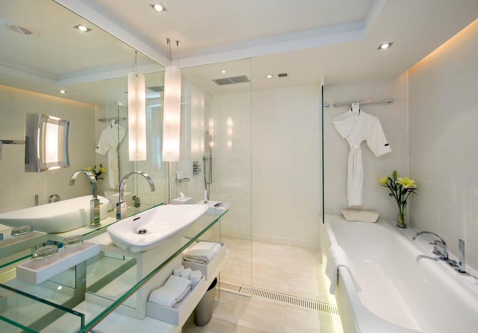 Shower, Bathroom, Bath, towels