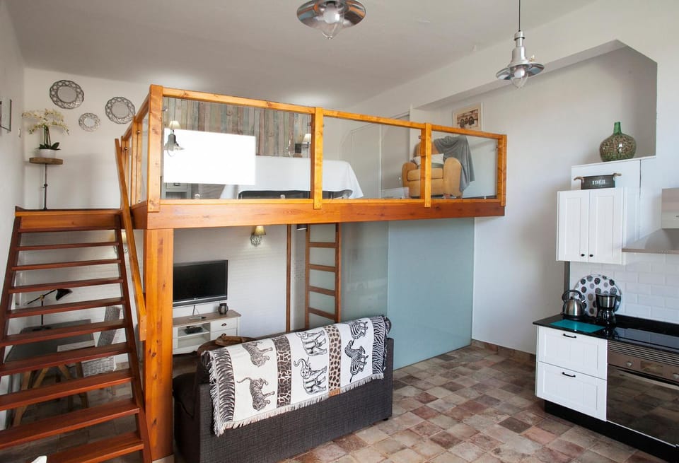 Bathroom, Kitchen or kitchenette, Living room, Dining area, Bedroom
