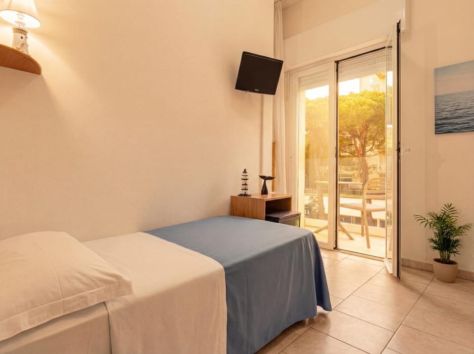 Bed, TV and multimedia, Bedroom