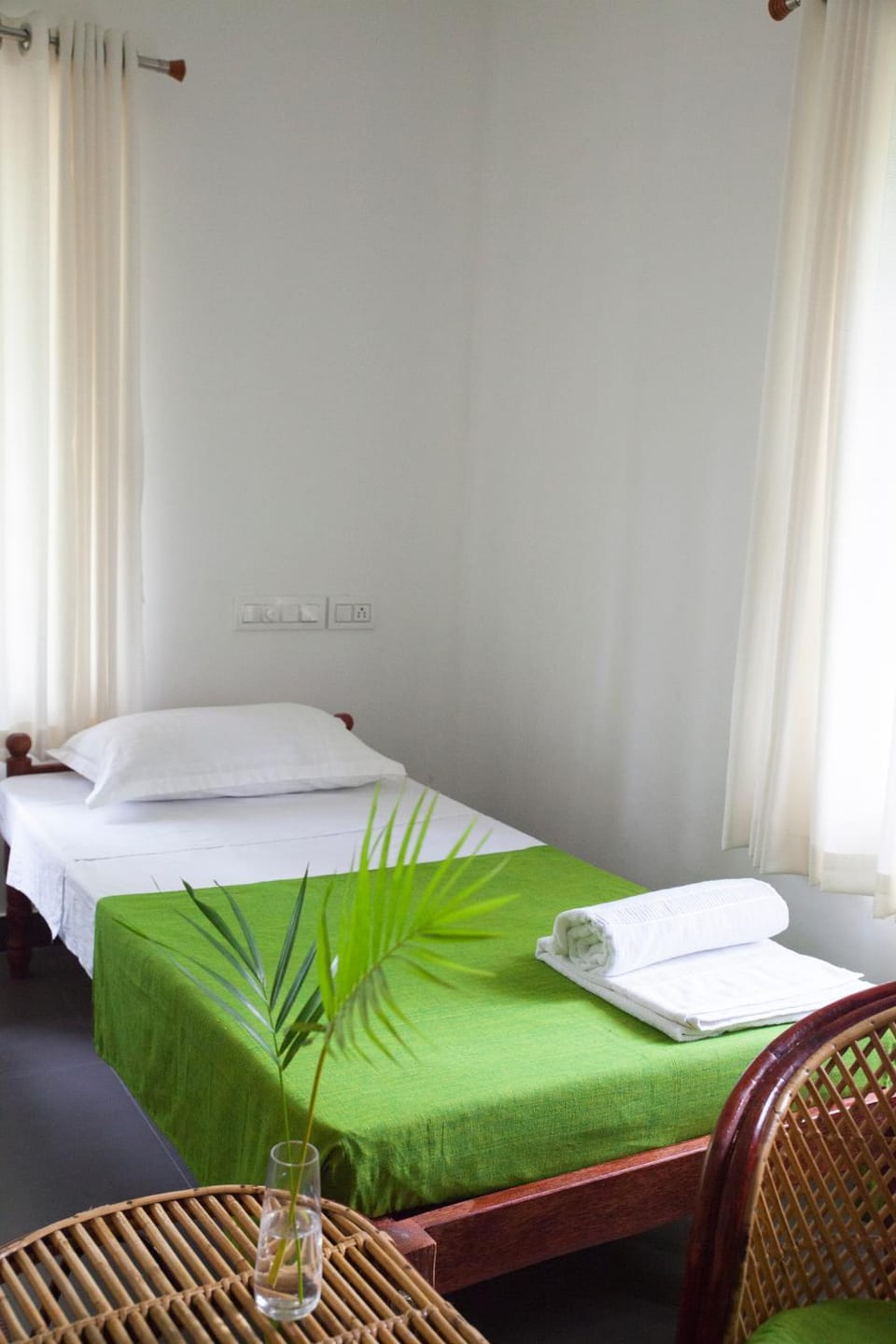 Bed, Bedroom, towels
