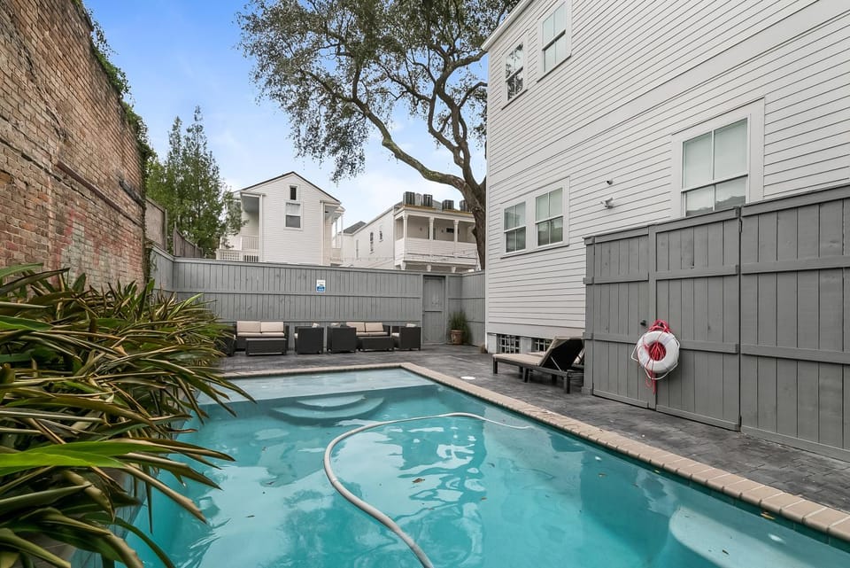 Seating area, Swimming pool, Swimming pool