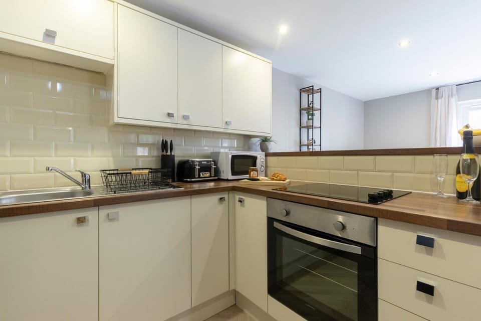 Kitchen or kitchenette, minibar, pet friendly, stove, toaster