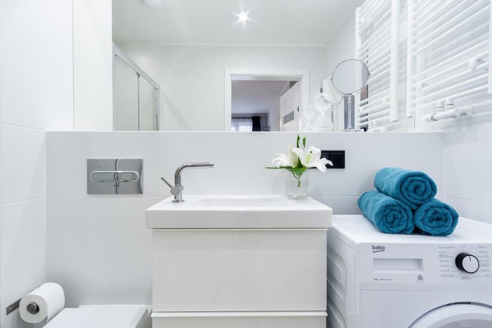 Toilet, Bathroom, towels, washing machine, dryer