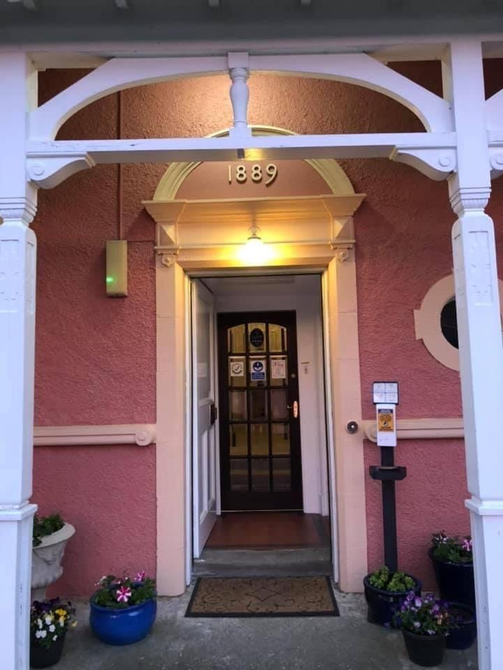 Facade/entrance, Internal: Not applicable to any particular room
