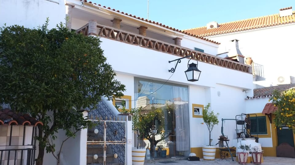 Property building, Patio, Facade/entrance