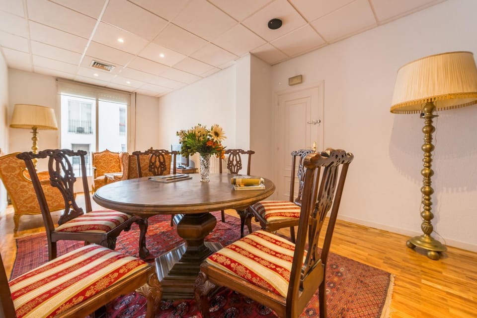 Communal lounge/ TV room, Dining area
