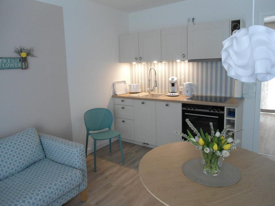 Kitchen or kitchenette, Living room, Dining area